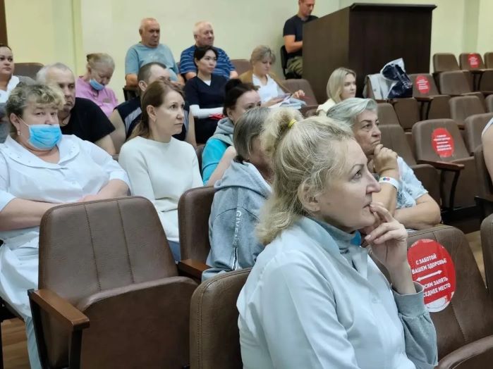 Встреча с пациентами в госпитале ветеранов: о движении «Сибирское долголетие» и здоровом образе жизни